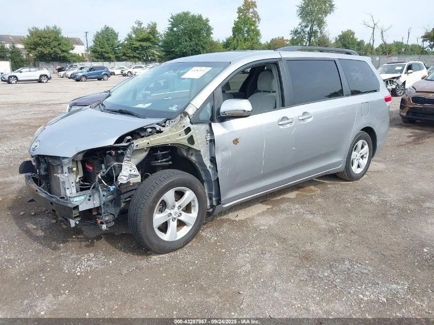 Used Front Right Fender fits: 2011 Toyota Sienna R. w/antenna Front Right Grade Foto 4 de 4