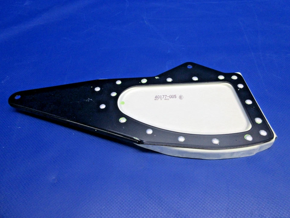 Soporte de rodillo de aleta derecha Piper PA-31 INBD. 39,5 C/8130 40177-05 NOS (1025-796 Foto 3 de 4
