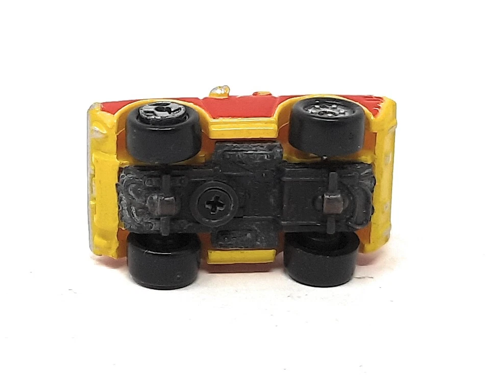 Micro Machines '71 Plymouth Barracuda yellow Galoob plastic 30 mm - Image 3 of 3