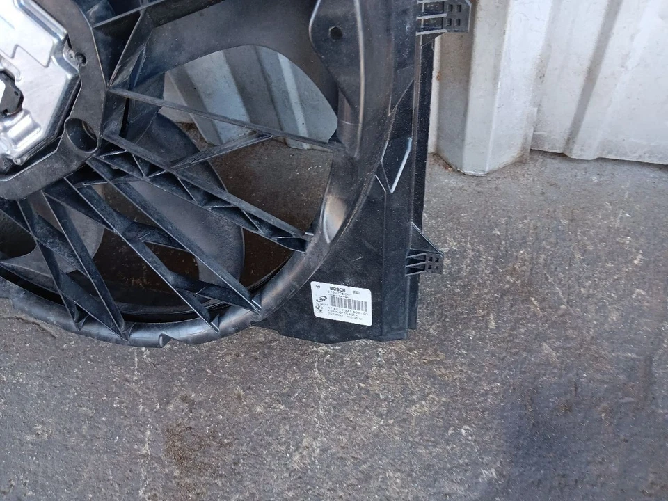 07-13 BMW 128i 328i N51 Ventilador Radiador Motor Eléctrico 17427547305 Foto 4 de 4