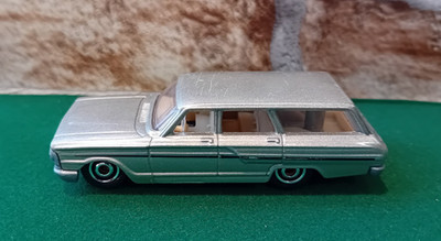 2017, Matchbox 1964 Ford Fairlane, grau silber, lose