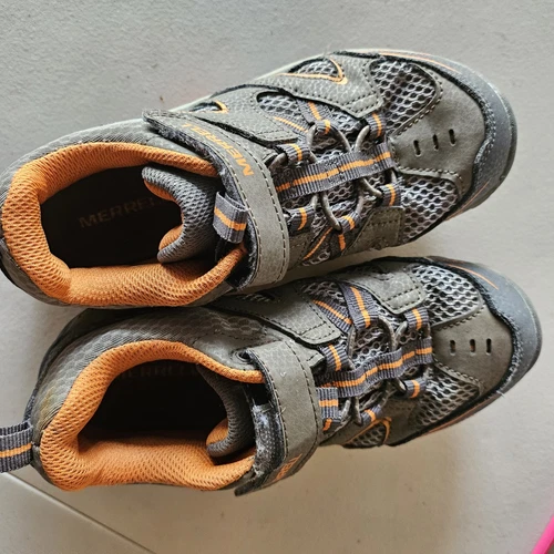 Merrell kids girls/ BOYS  hiking, spartan, shoes size 1