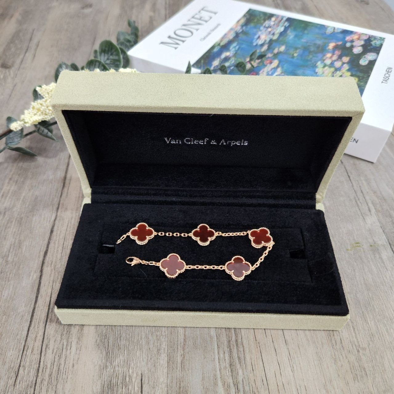 Vintage Alhambra Bracelet 18K Yellow Gold with Carnelian Clover by VC Arpels