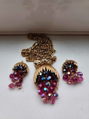 Vintage Purple Aurora Borealis Cascading Grapes Gold Pendant Necklace & Earrings