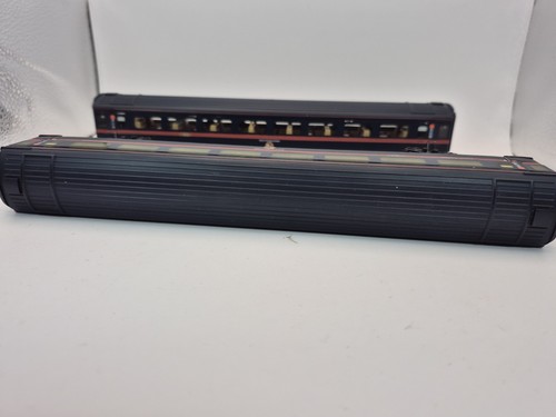Hornby 2 X GNER MK 3 Coaches(R.439-0200) 41098 First Class, And 42193 Unboxed - Picture 22 of 24