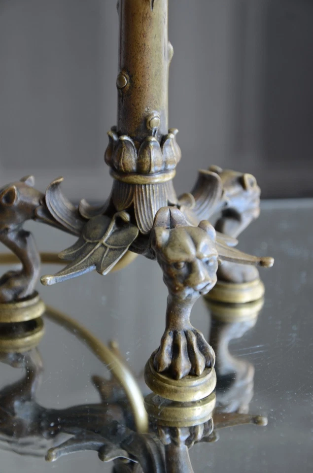 BARBEDIENNE-CAHIEUX PIED DE LAMPE EN BRONZE AUX TETES DE LIONNES NAPOLEON III - Photo 2/4
