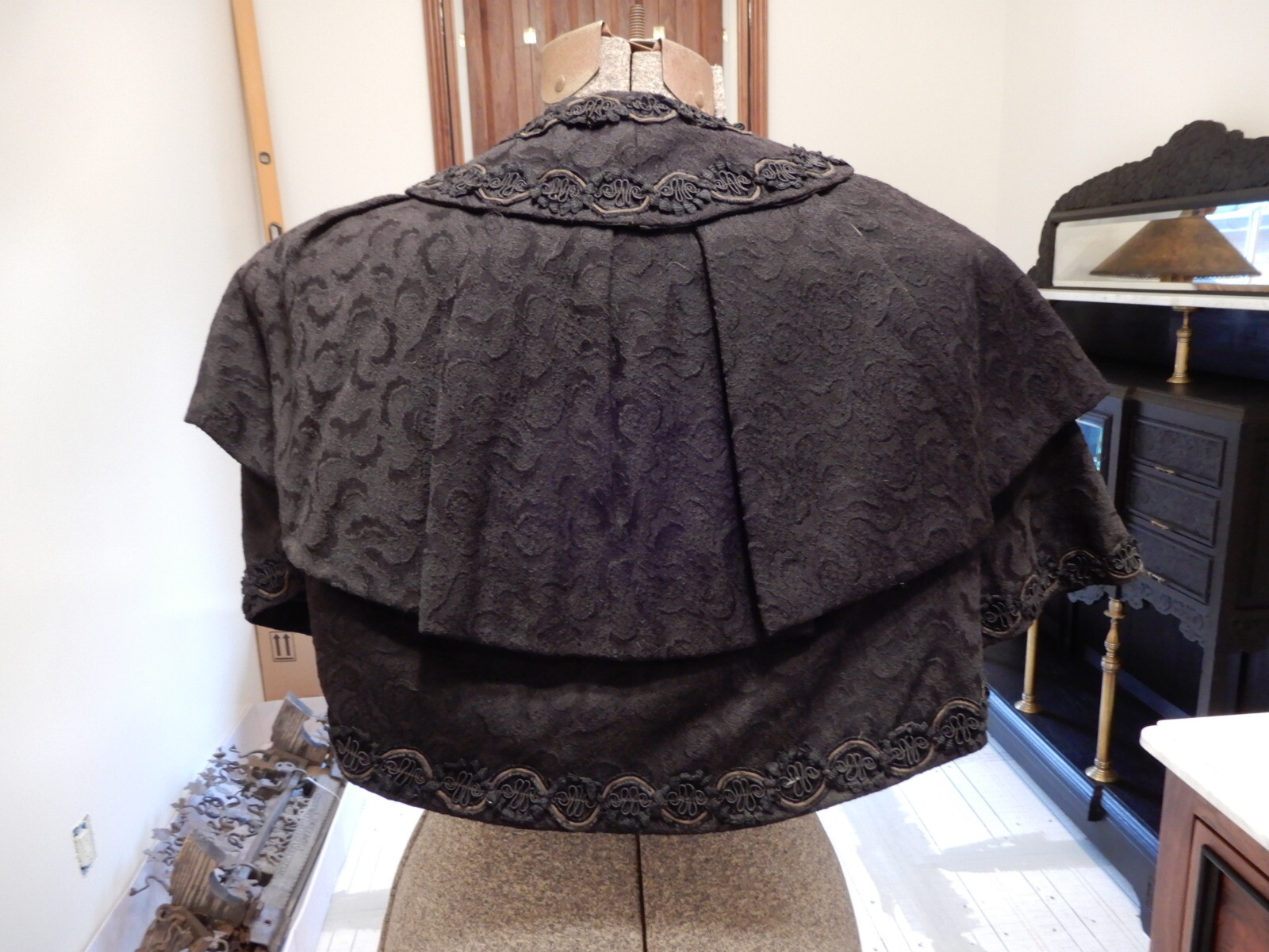 ANTIQUE 1800s BLACK SHORT CAPE - image 4