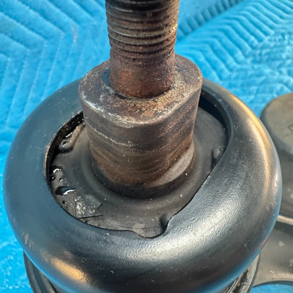 05-10 TOYOTA AVALON XL right At Engine Mount  OEM - Image 2 of 4