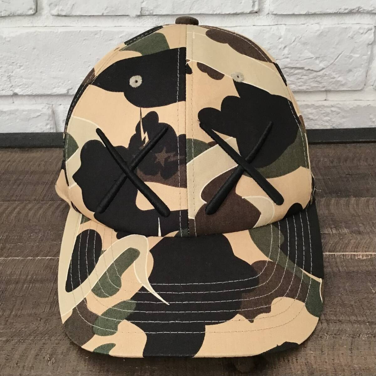 BAPE ×KAWSコラボ迷彩柄 キャップ BAPE × KAWS BENDY 1st Camo Yellow Hat Cap APEE ladies A