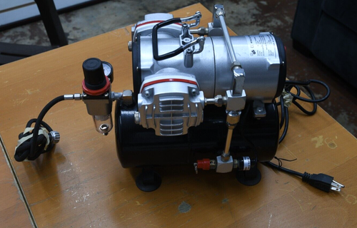 Master Airbrush Model TC-828, High-Performance Twin Cylinder Piston Air Compress - Picture 2 of 8