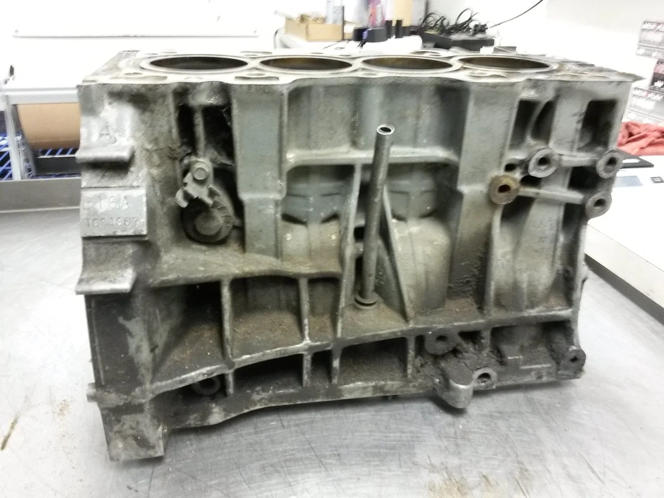 Engine Cylinder Block For 99-00 Honda Civic 1.6 - Image 4 of 4
