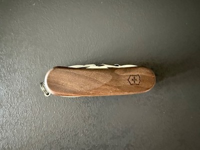 Victorinox Evo Wood (Nussbaum) S557 - 2.5221.S63