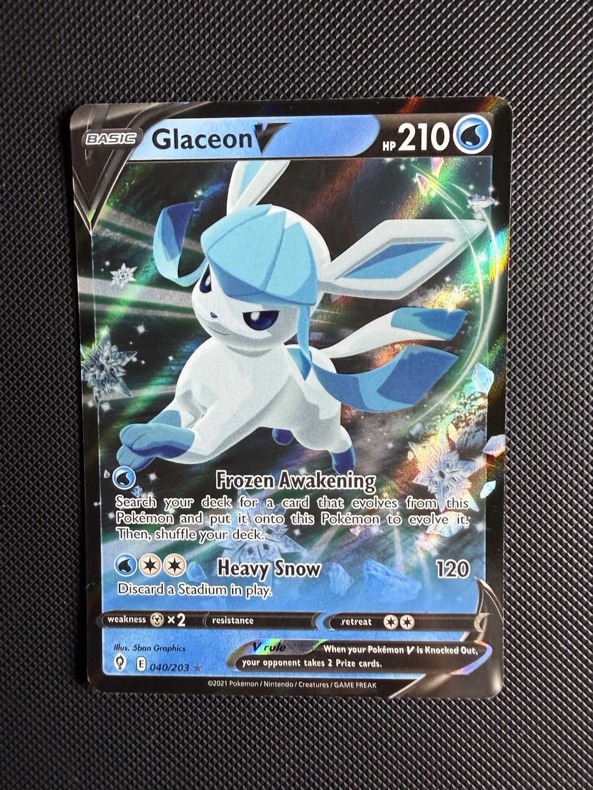 Glaceon V 40/203 - HOLO ULTRA RARE - Evolving Skies - NEAR MINT