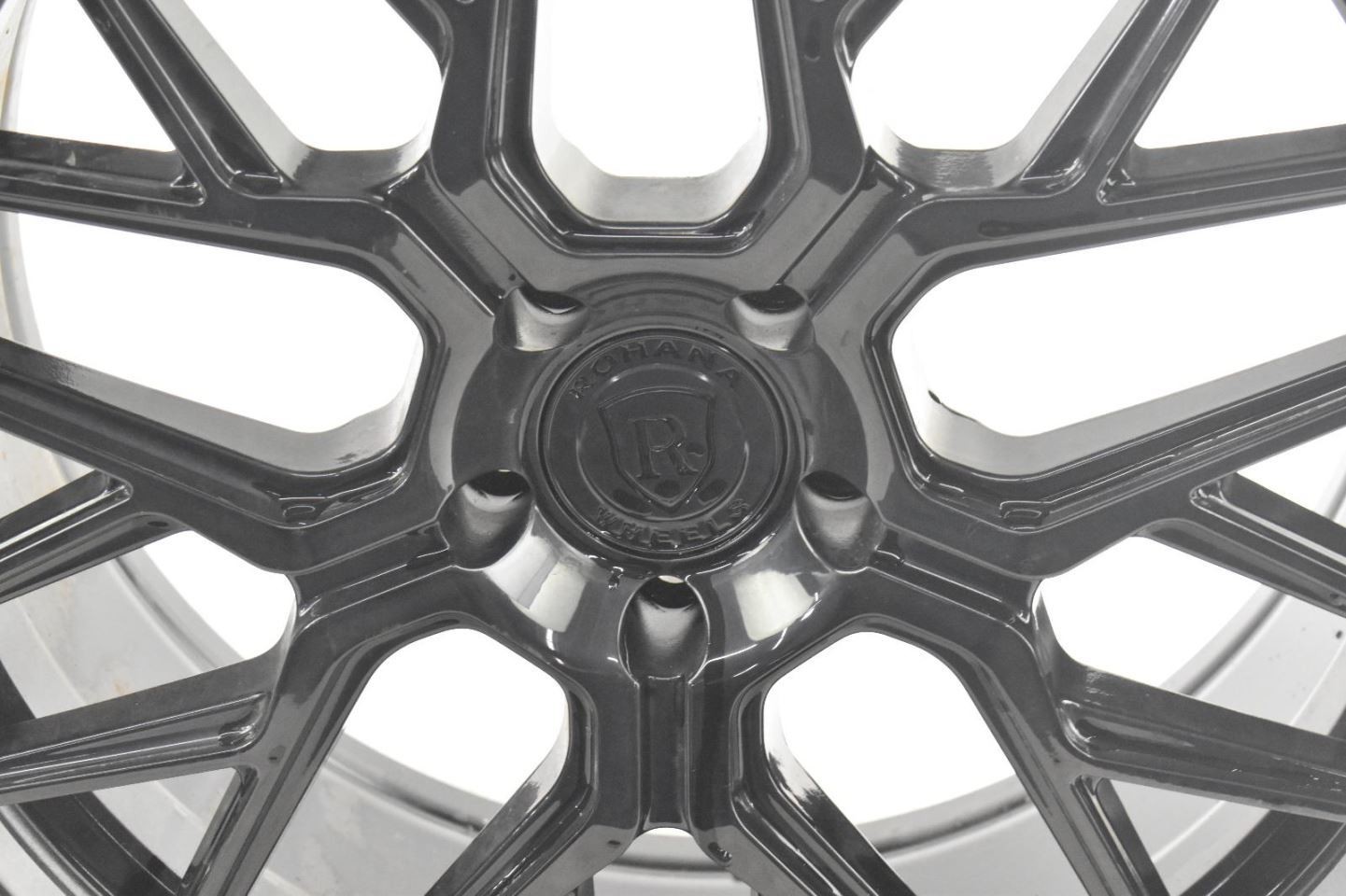 Audi R8 2011 Wheels Set of 4 Black P/N 3832015