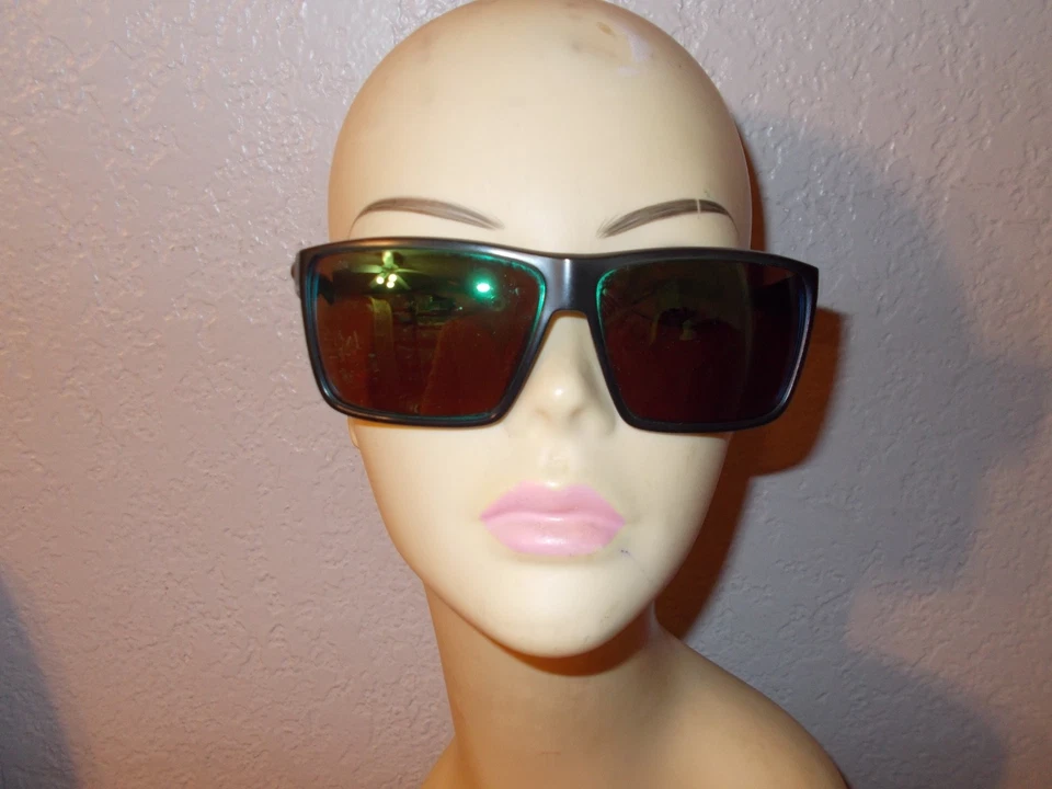 Costa Del Mar Rincon Matte Smoke Crystal Frame Green Glass Polarized Sunglasses - Image 2 of 4