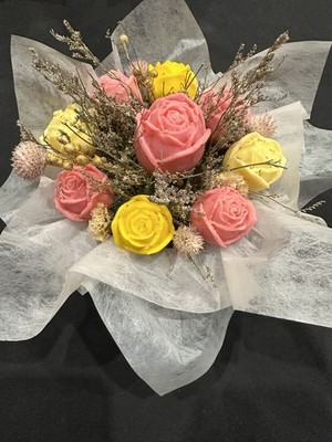 Blumenstrauß aus soya wax und Trockenblumen, Infinity Flowers 