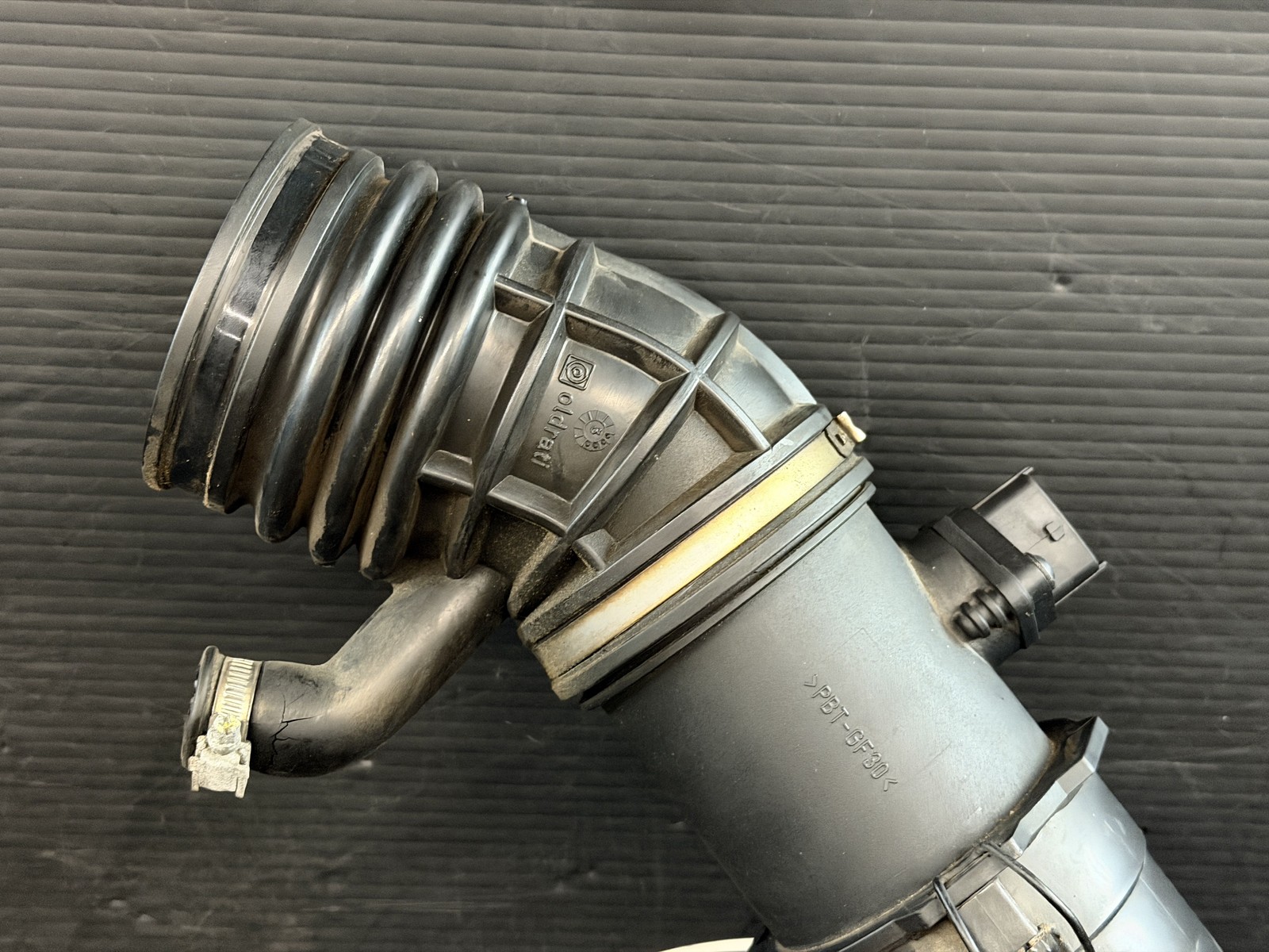 2004 MASERATI SPYDER 4.2 AIR INTAKE CLEANER FILTER BOX WITH TUBES & METER