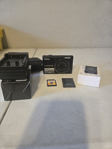 Nikon CoolPix S570 12MP 5X Zoom Black Digital Camera W/Charger Battery & SD Card