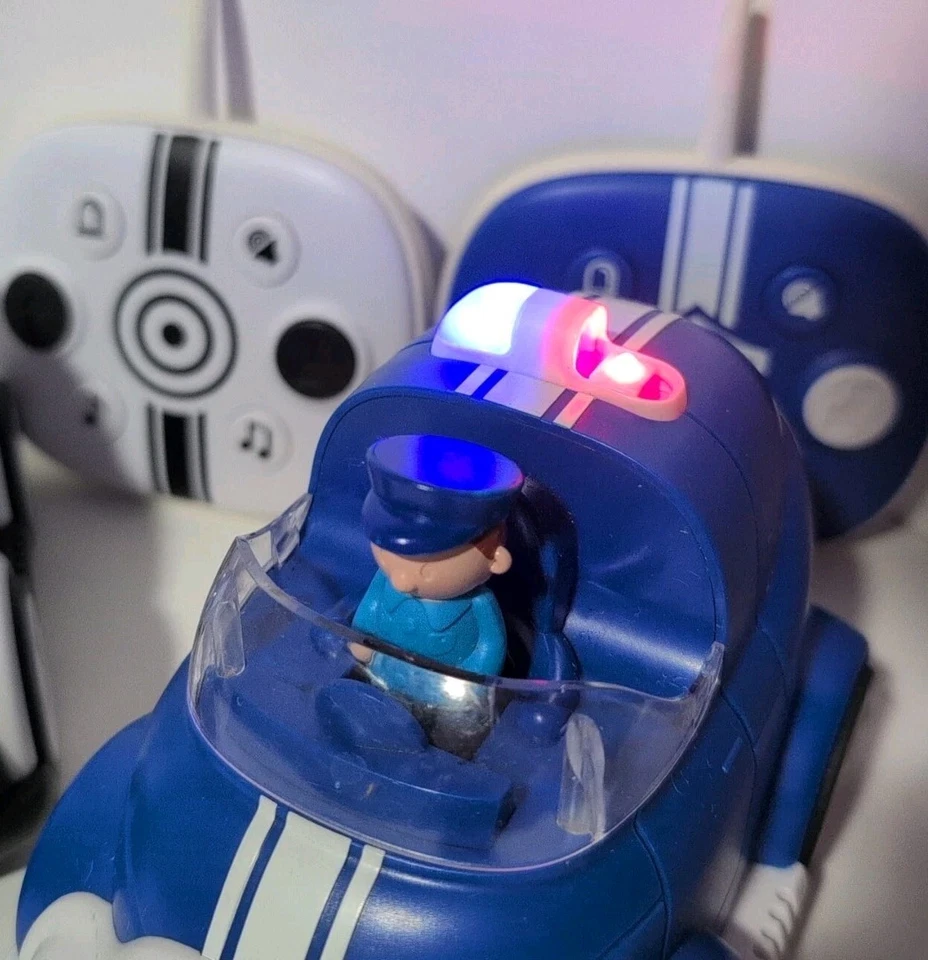 FAO Schwarz Remote Control Cop And Robber Car Set Tested & Working - Image 4 of 4