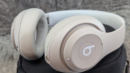 Beats by Dr. Dre Studio Pro A2924 Sandstone Wireless Bluetooth Headphones + Batt - Picture 8 of 18