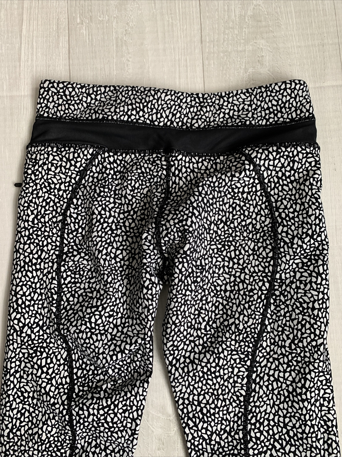 Lululemon Run Inspire Zipper Pocket Black White Leggi… Gem