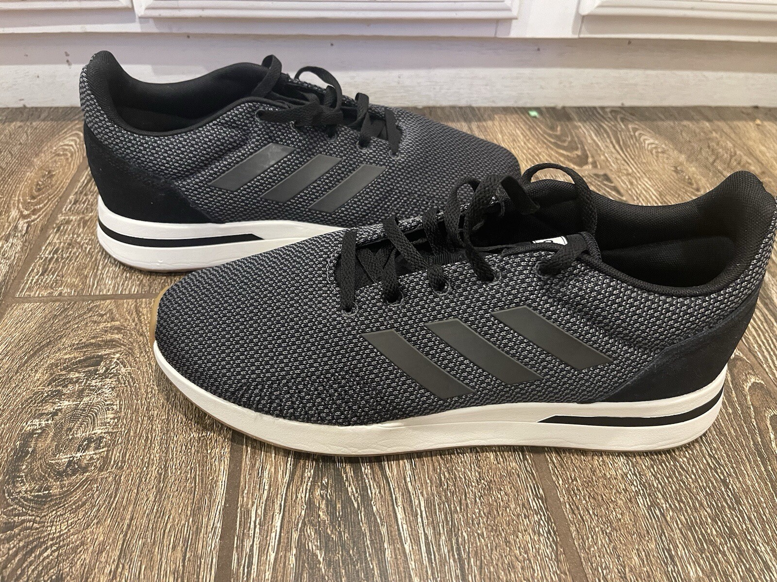 Adidas Run 70s Men 12 Sneakers New Adidas Run 70s Men 12 Sneakers New