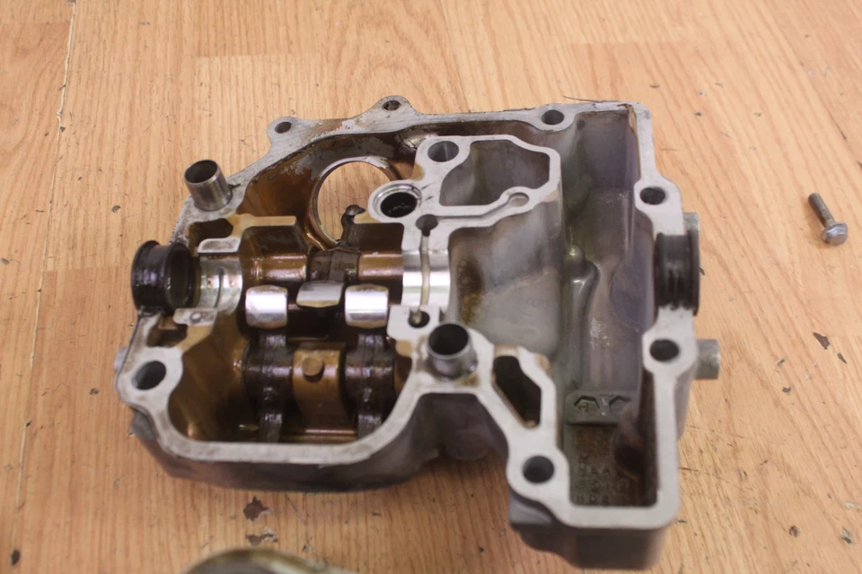 Honda VTX1300T 2009 culata trasera con árbol de levas y válvulas Foto 4 de 4