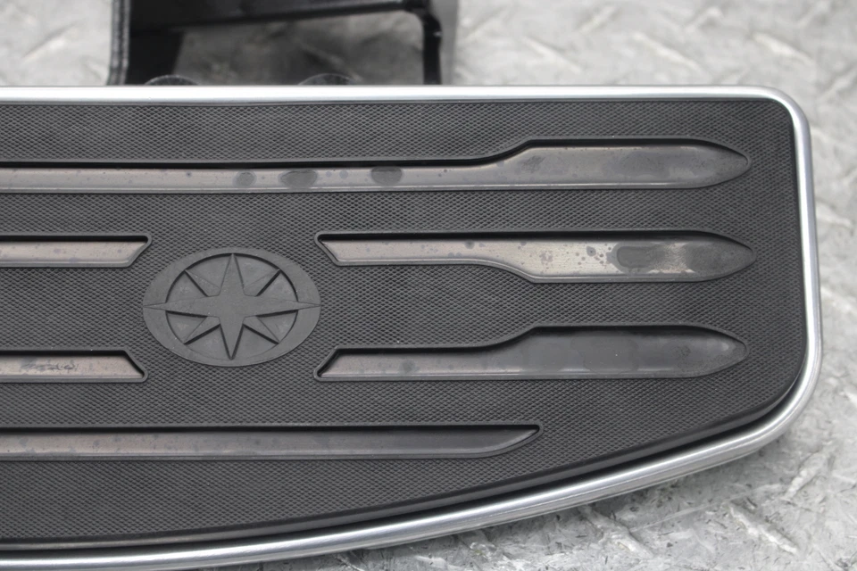 Yamaha V Star 950 XVS950CT Tourer 2016 reposapiés delantero izquierdo (nuevo) 5S7-27410-00 Foto 3 de 4