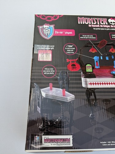 Mattel 2012 Monster High Draculaura Operetta Die-Ner Doll Set Furniture NIB - Picture 11 of 14