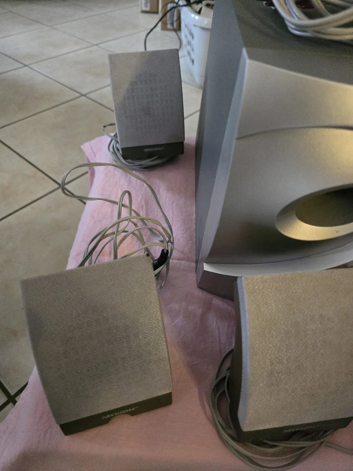 Medion MD 9682 5.1  Kanal Lautsprecher System Silbergrau - Bild 3 von 4