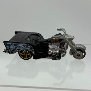 Hot Wheels Boss Hoss Motorrad – 1:64 Druckguss-Modell In Weiß – Ideal Für Sammler Und Rennbahn-Fans Hot Wheels Boss Hoss Motorrad – 1:64 Druckguss-Modell In Weiß – Ideal Für Sammler Und Rennbahn-Fans