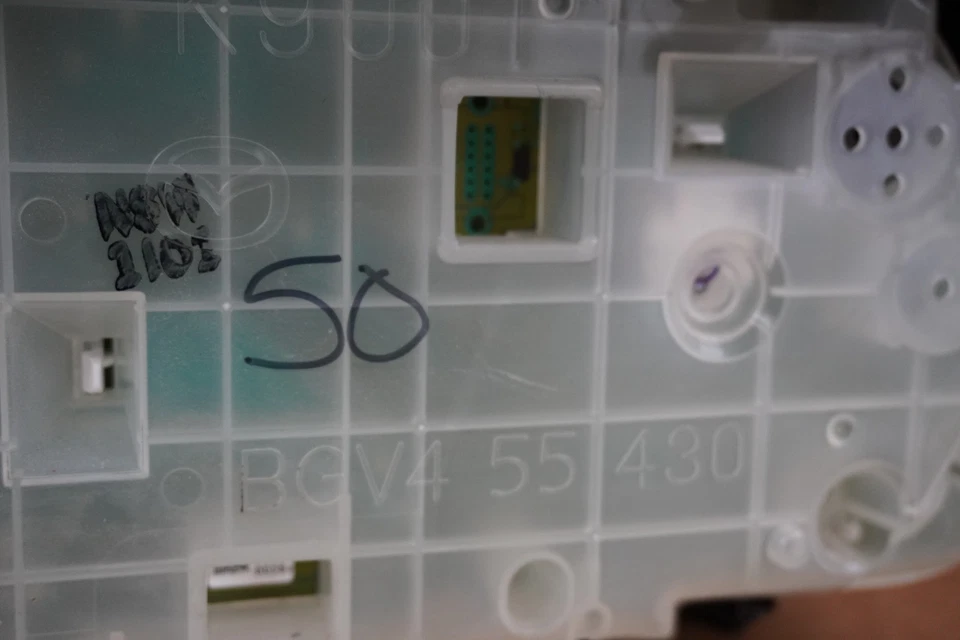 Mazda 3 2012 2013 cabezal de instrumento velocímetro medidor panel fabricante de equipos originales sin usar millas Foto 3 de 4