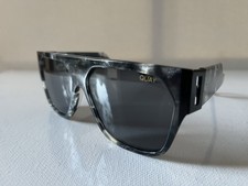 Quay Sunglasses Black Polarized Go Off Blue Tortoise Shell Used