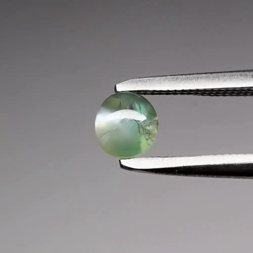 π 0.56ct Oval Cabochon Natural Green Cat's Eye Alexandrite - Russia Gemstone - Video 1 of 1