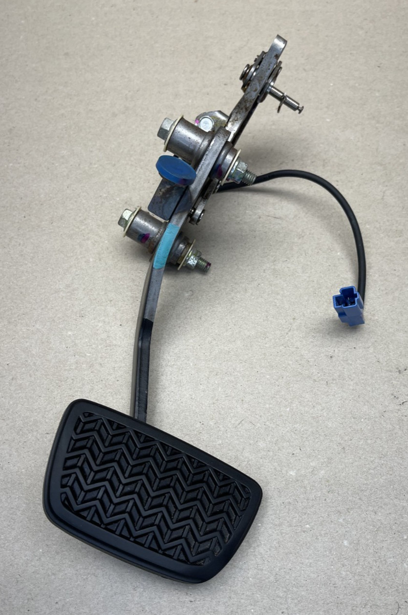 06-15 Lexus IS250 IS350 IS250C IS350C BRAKE PEDAL WITH SENSOR OEM  47110-53262