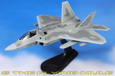 Hobby Master 1:72 F-22A Raptor USAF 411th FLTS #06-0132 w/Stealthy Pods