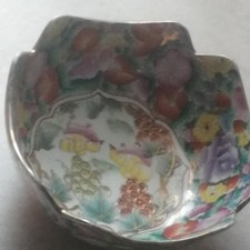 Grande ciotola cinese in porcellana dipinta a mano con timbro anni 80