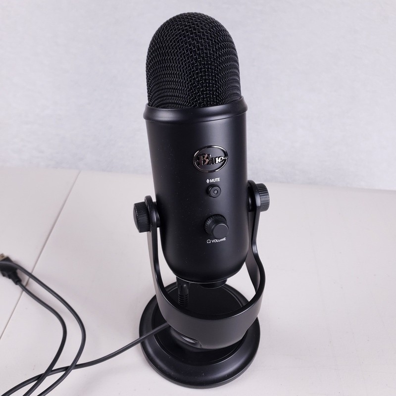Blue Yeti USB Microphone Blackout Podcasting Recording Gaming Streaming Tech