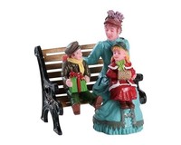 Lemax-62606-426 , Sitting Together, Weihnachtsdorf, Weihnachtsfiguren