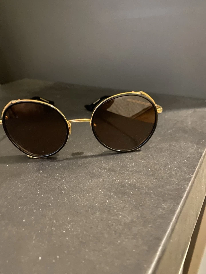 Óculos de Sol Feminino DITA Lageos - DTS532-52-01 BLK-GLD - Imagem 2 de 4