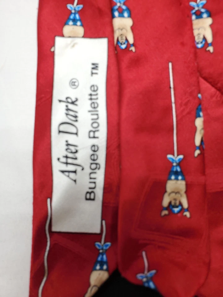Corbata de seda vintage "After Dark Bungee Roulette" hecha en EE. UU.  Foto 2 de 4