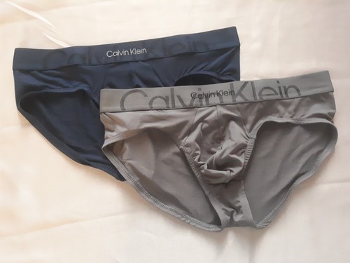 Calvin Klein Embossed Logo Hip Briefs - 2 Pair - Medium (32-34) - 第 1/6 張圖片