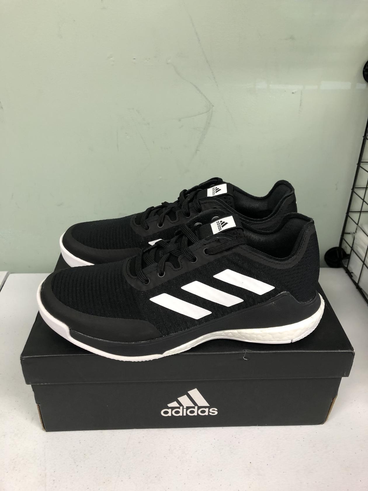 adidas Women's Crazyflight Volleyball Shoe, Black/Whi… Gem