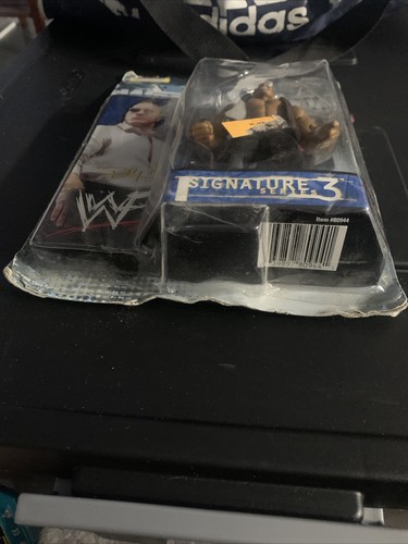 WWE The Rock WWF Signature Series 3 Wrestlemania Wrestling Action Figure - Bild 3 von 4