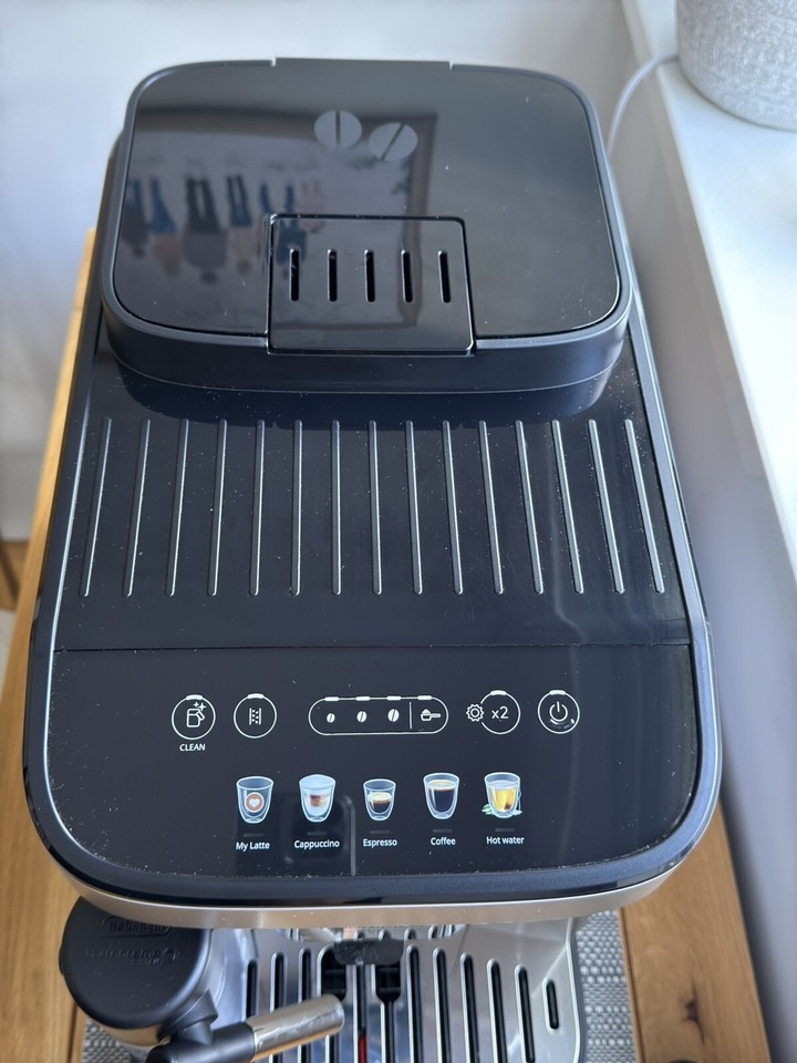 DeLonghi MAGNIFICA Evo Coffee Machine. Bean To Cup. Boxed ecam290.61.sb