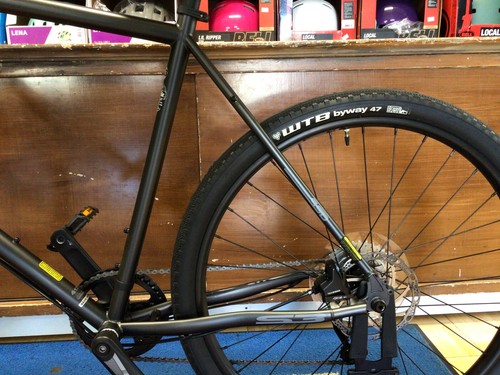 2021 Jamis Sequel 17" Chromoly Hydraulic Disc Commuter Adventure Hybrid Bike - Picture 7 of 8