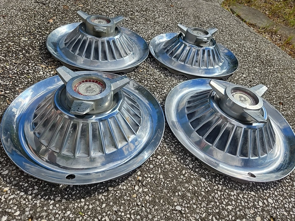 Tapacubos vintage antiguos 1964 Mercury Marauder Colony Park Montclair Mercury Foto 3 de 4