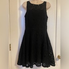 Vestido BB Dakota Negro Floral Encaje Sin Mangas Ajuste y Acampanado Para Mujer 8 Fiesta Grapa