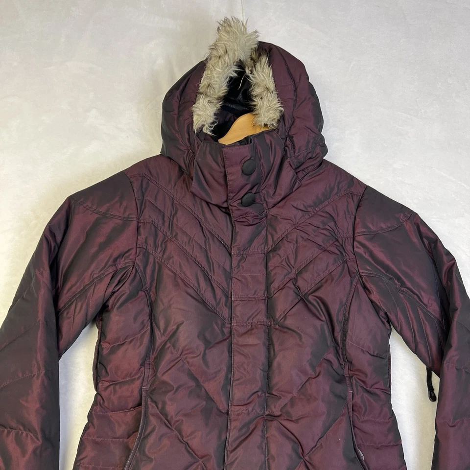 Chaqueta acolchada de plumón Oakley para mujer talla pequeña software púrpura iridiscente Foto 3 de 4