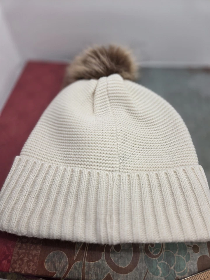 Lauren Ralph Lauren Gorro Crema Con Pom Pom Etiqueta Negra Foto 3 de 4